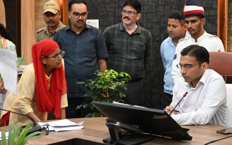 जनता दर्शन कार्यक्रम में 150 से अधिक शिकायतें दर्ज, भूमि विवाद मामले रहे प्रमुख