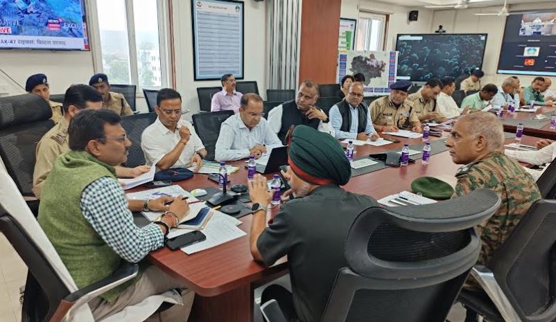 मुख्य सचिव ने एसईओसी से की रेस्क्यू अभियान की समीक्षा