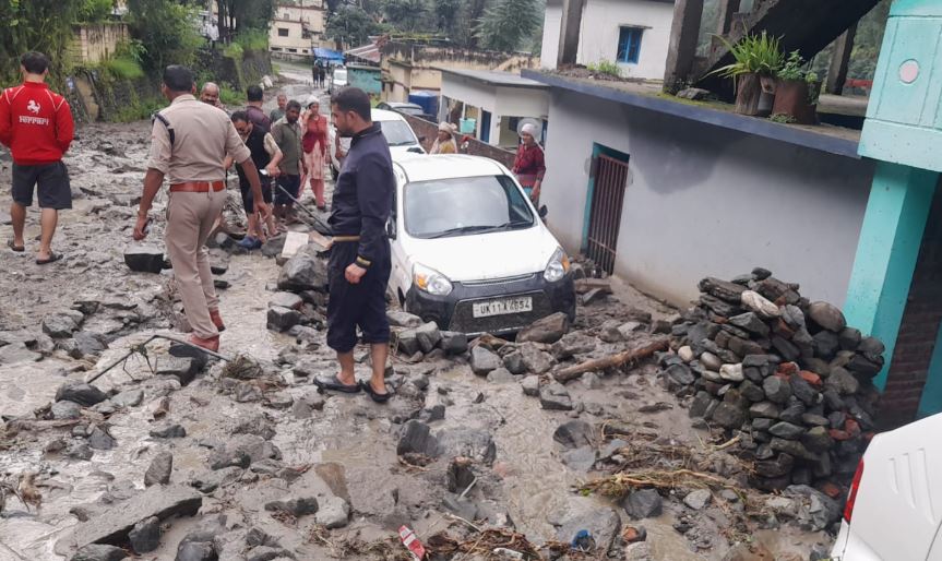 चमोली जिले के थराली इलाके में बीती रात बादल फटने से भयंकर तबाही