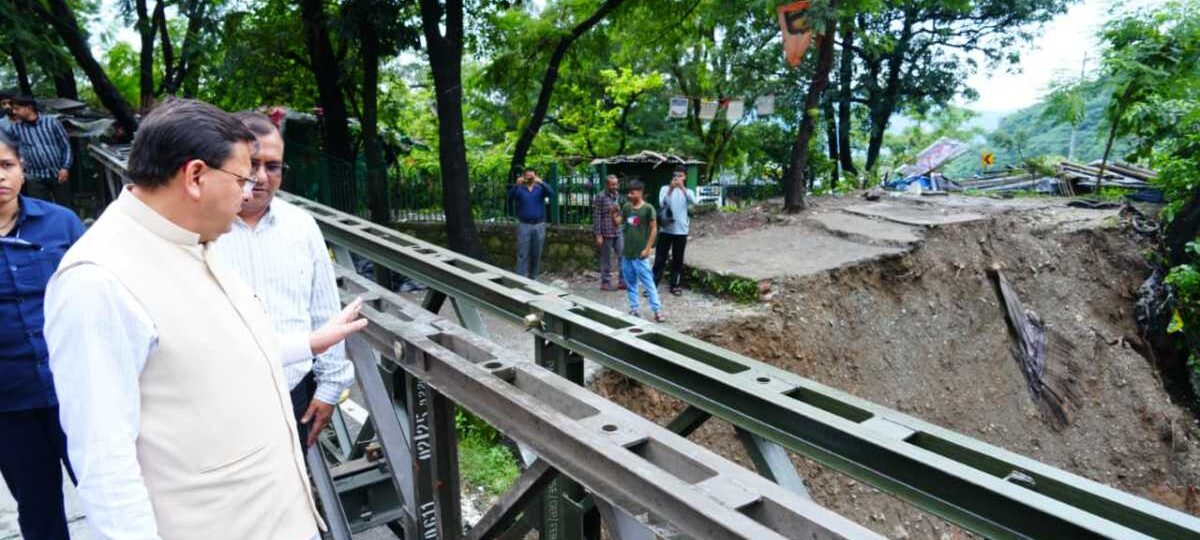 मुख्यमंत्री पुष्कर सिंह धामी ने  मसूरी रोड एवं किमाड़ी क्षेत्र का स्थलीय निरीक्षण किया