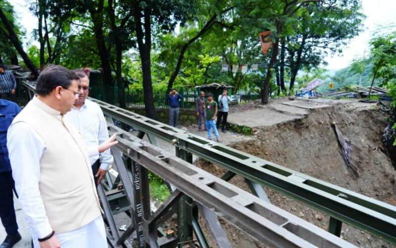 मुख्यमंत्री पुष्कर सिंह धामी ने  मसूरी रोड एवं किमाड़ी क्षेत्र का स्थलीय निरीक्षण किया
