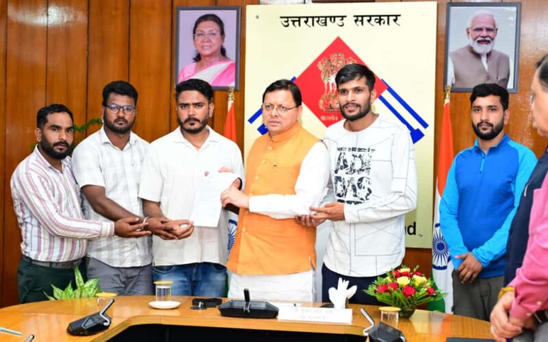 बेरोज़गार संघ के अध्यक्ष राम कंडवाल के नेतृत्व में एक प्रतिनिधिमंडल ने मुख्यमंत्री से भेंट की