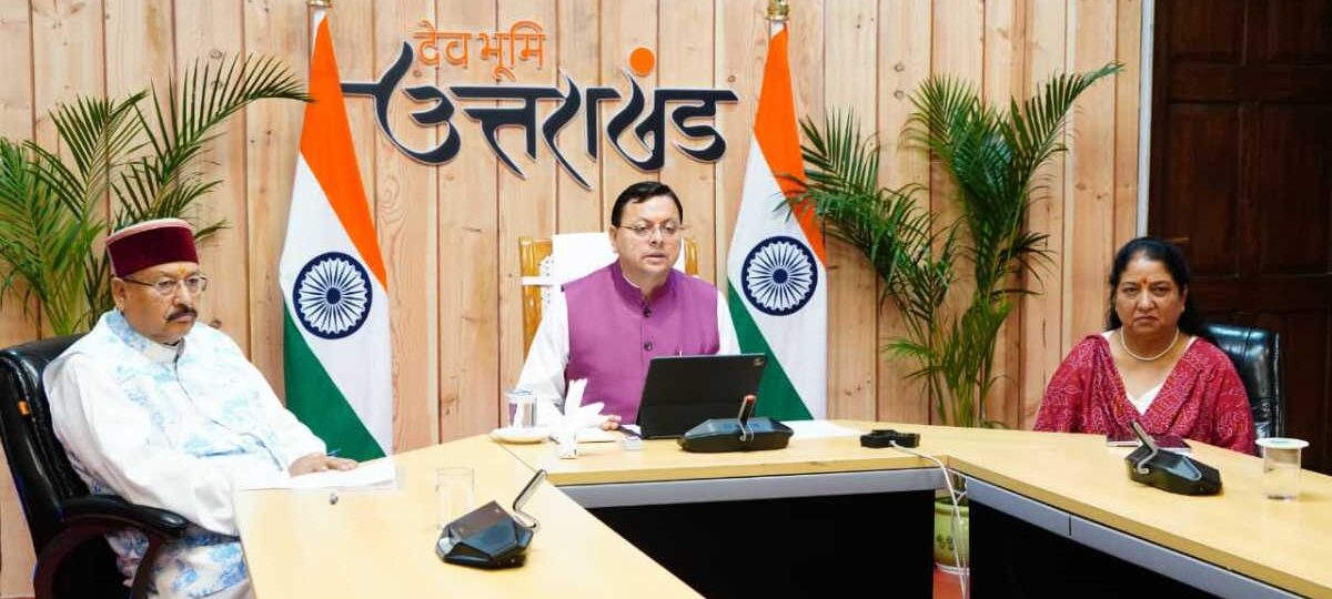 CM धामी ने मुख्यमंत्री आवास में प्रदेश में चल रहे जी.एस.टी. एवं स्वदेशी जागरूकता अभियान की समीक्षा बैठक की