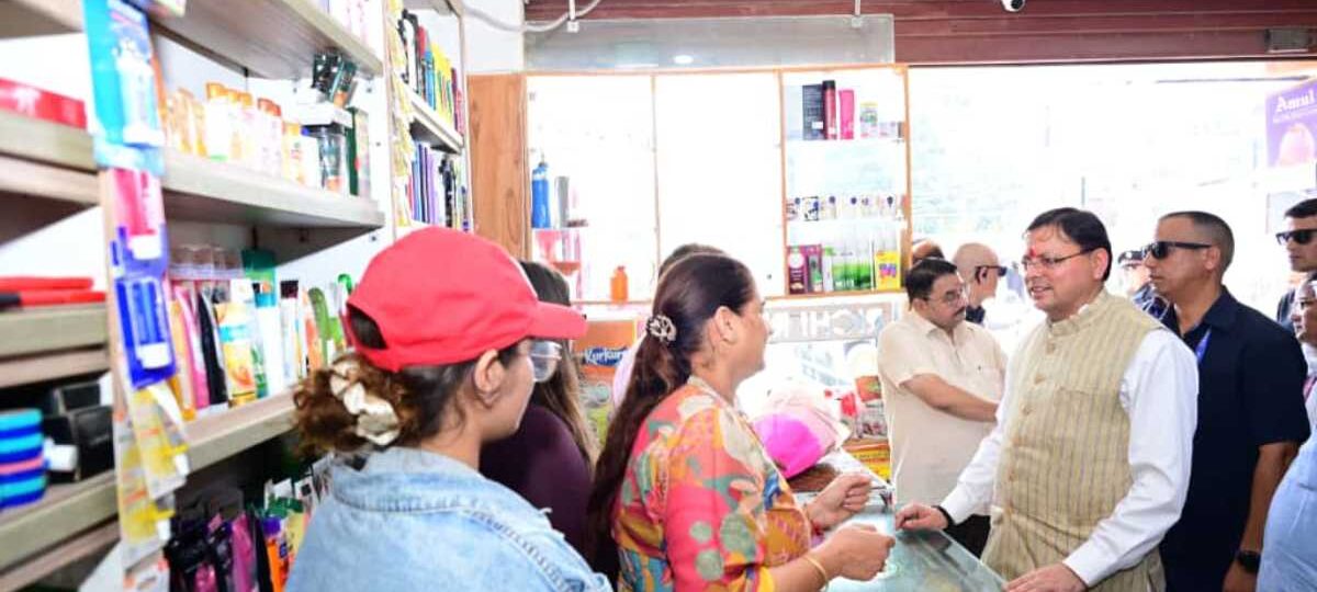 मुख्यमंत्री धामी ने देहरादून स्थित सहस्त्रधारा क्रॉसिंग बाजार का भ्रमण किया