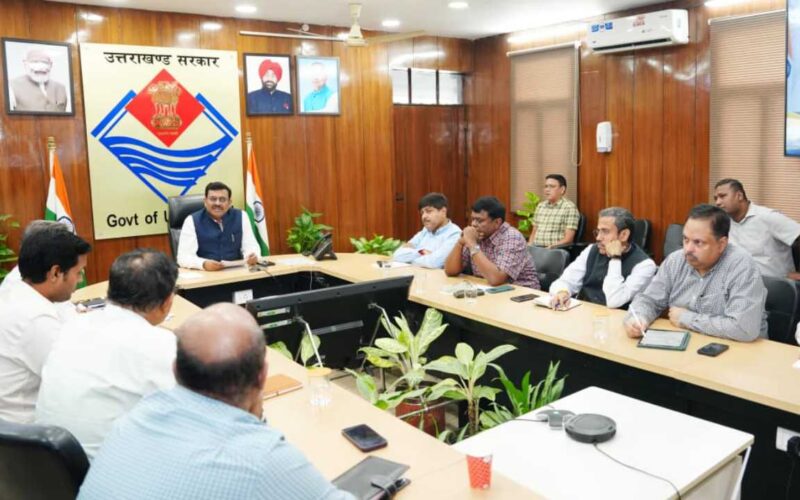 प्रदेश सरकार और डीआरएम मुरादाबाद संग्रह मौर्य के मध्य सामंजस्य बैठक हुयी