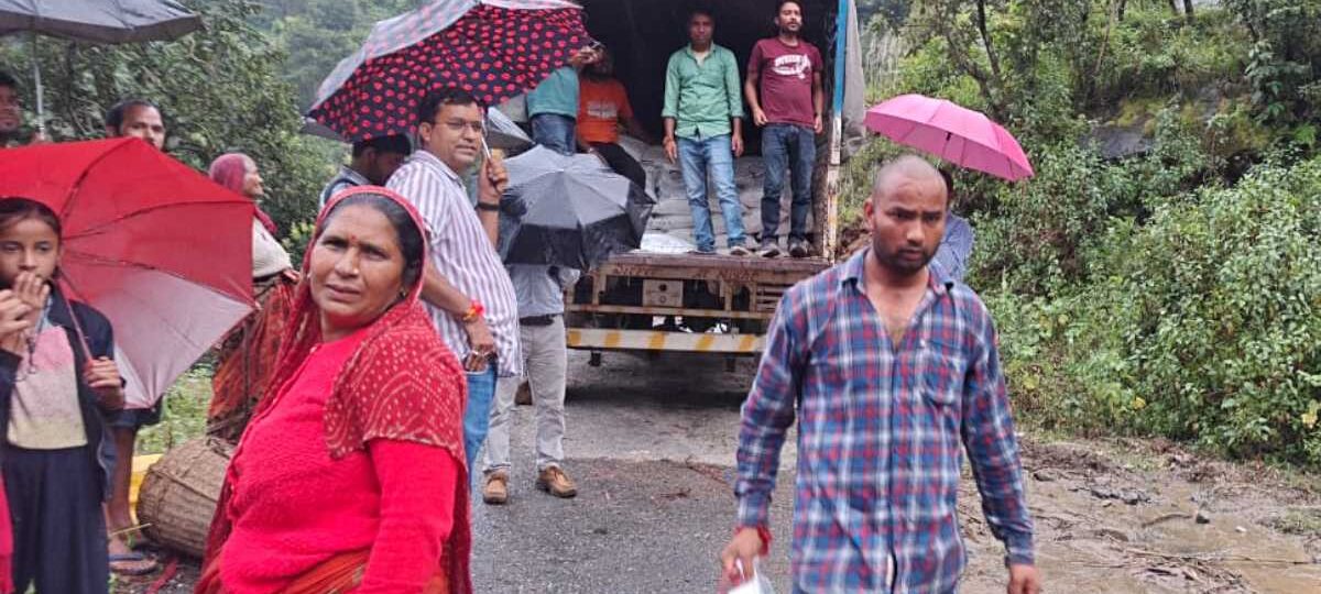 तलजामण और डूंगर,उछोला , जैसे दुर्गम क्षेत्रों में संचालित हो रहा सामुदायिक किचन