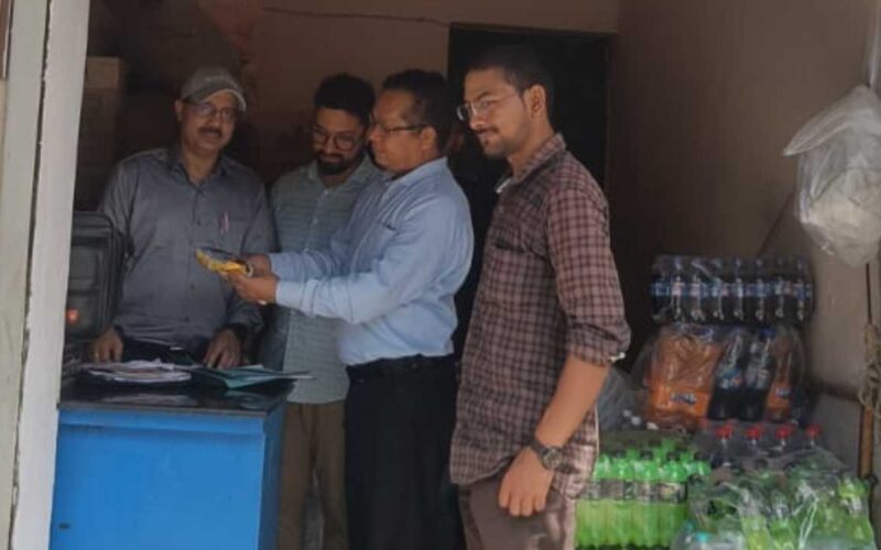सरकारी सस्ते गल्ले राशन की दुकानों पर जिला प्रशासन की रेड
