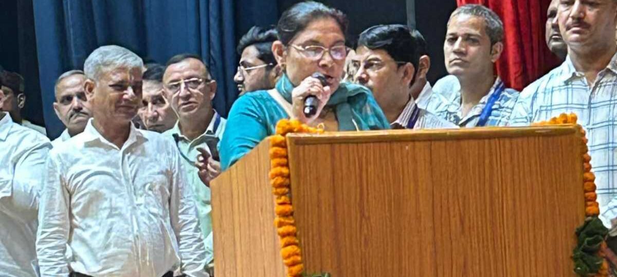 देहरादून में जिला पंचायत के नवनिर्वाचित अध्यक्ष, उपाध्यक्ष एवं सदस्यों का शपथ ग्रहण समारोह संपन्न