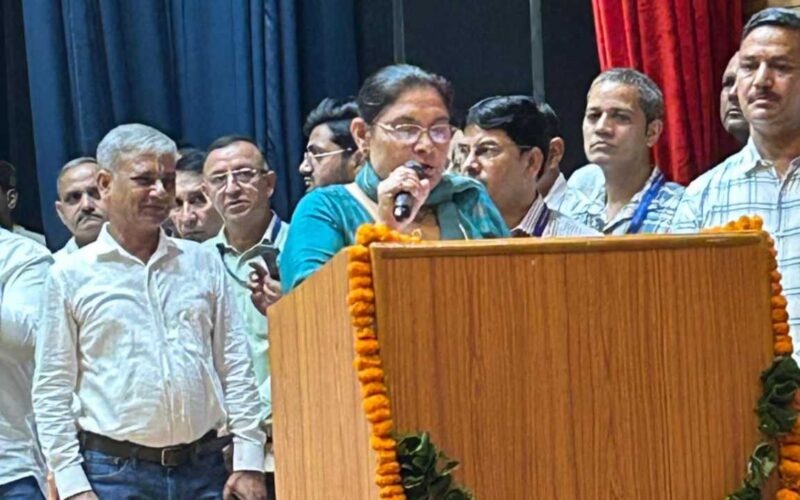 देहरादून में जिला पंचायत के नवनिर्वाचित अध्यक्ष, उपाध्यक्ष एवं सदस्यों का शपथ ग्रहण समारोह संपन्न