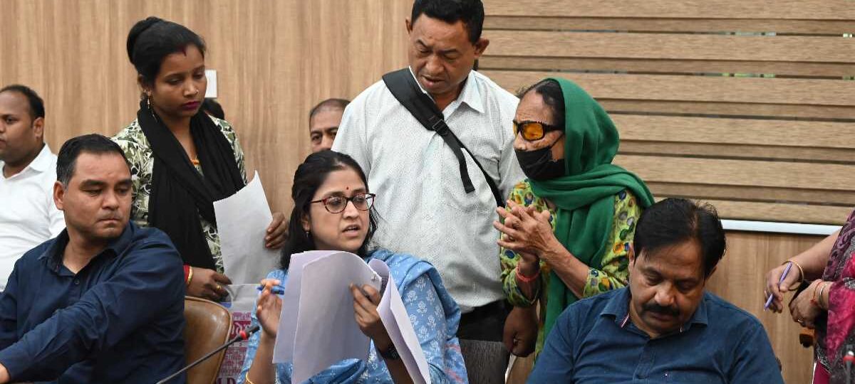 क्लेक्ट्रेट में सोमवार को लगा जनता दरबार, सुनी 125 लोगों की समस्याएं