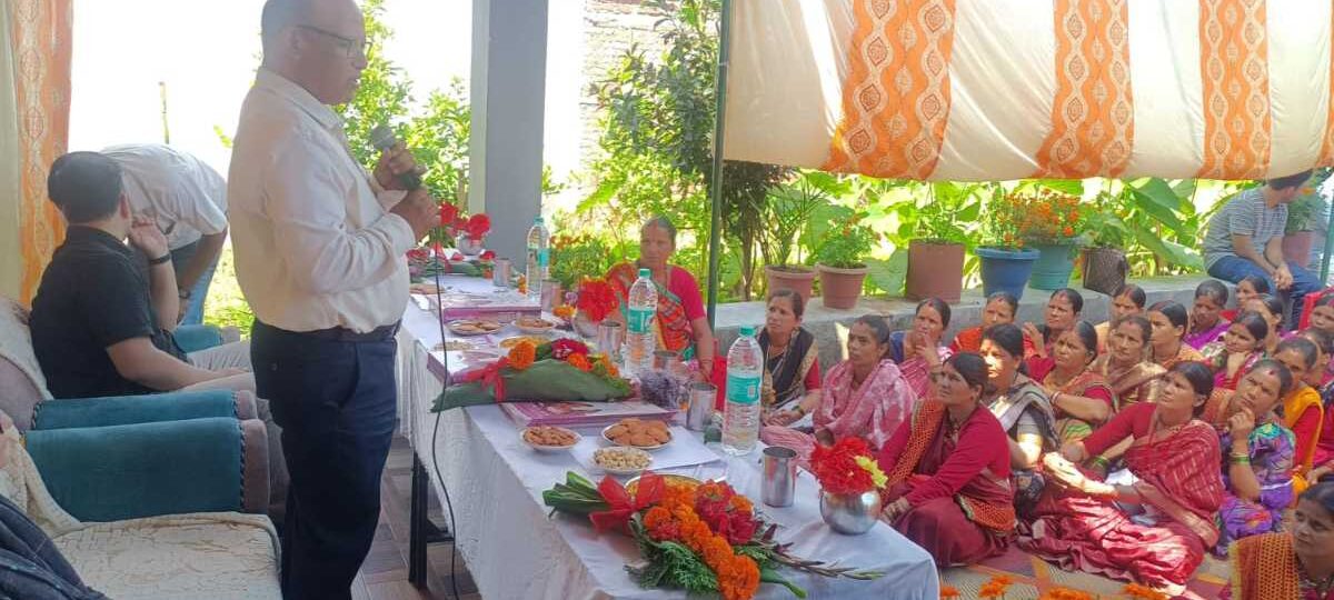 बागेश्वर में आत्मनिर्भरता की नई उड़ान – महिलाओं ने शुरू किया ए–4 शीट निर्माण