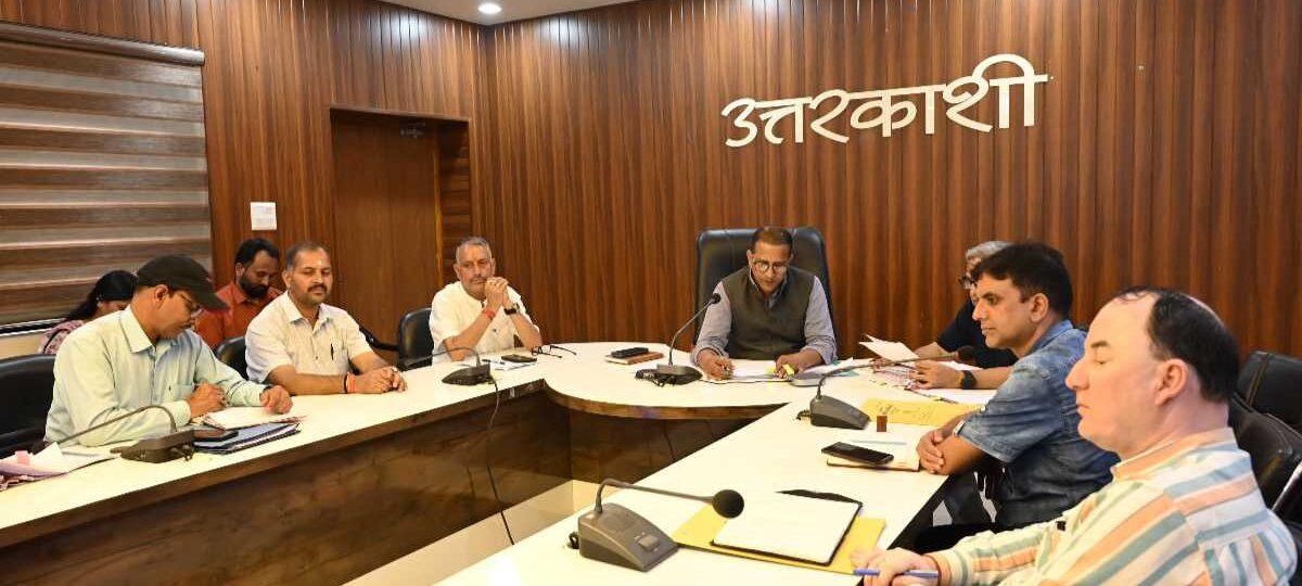 जिलाधिकारी प्रशांत आर्य की अध्यक्षता में हुई जिला गंगा समिति (नमामि गंगे) की बैठक