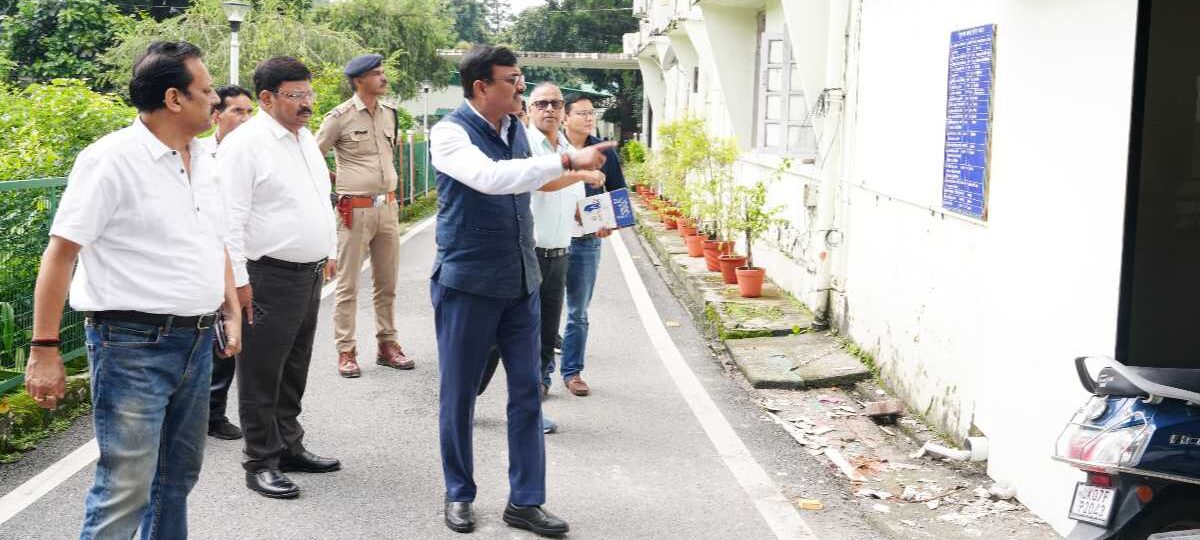 मुख्य सचिव ने किया सचिवालय परिसर की व्यवस्थाओं का निरीक्षण