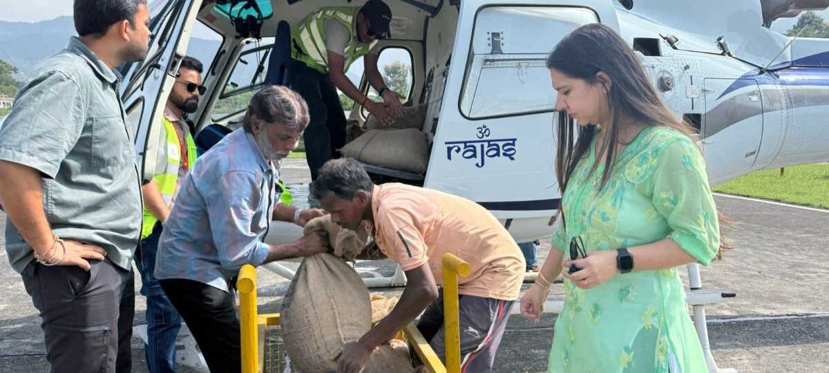 मुख्यमंत्री ने प्रभवितों को हैली से खाद्यान्न पहुंचाने की विशेष अनुमति दी