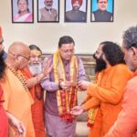 अखाड़ा परिषद ने आपदा राहत में निभाई अग्रणी भूमिका, मुख्यमंत्री धामी ने किया संत समाज के योगदान का अभिनंदन