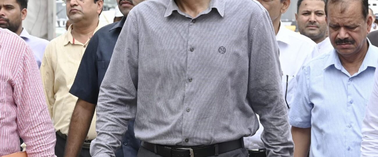 डीएम ने की जनमानस से अपील अधिक से अधिक संख्या में पहुंचकर शिविर का लाभ उठाएं