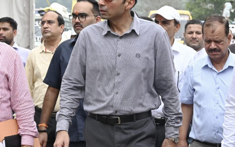 डीएम ने की जनमानस से अपील अधिक से अधिक संख्या में पहुंचकर शिविर का लाभ उठाएं