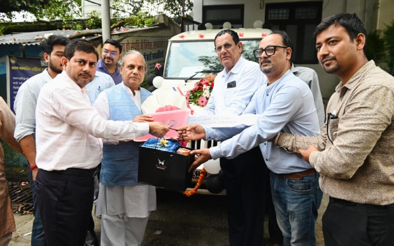 जिला आपदा प्रबंधन प्राधिकरण देहरादून को मिला नया बोलेरो महिंद्रा कैंपर 4×4 आपदा बचाव वाहन