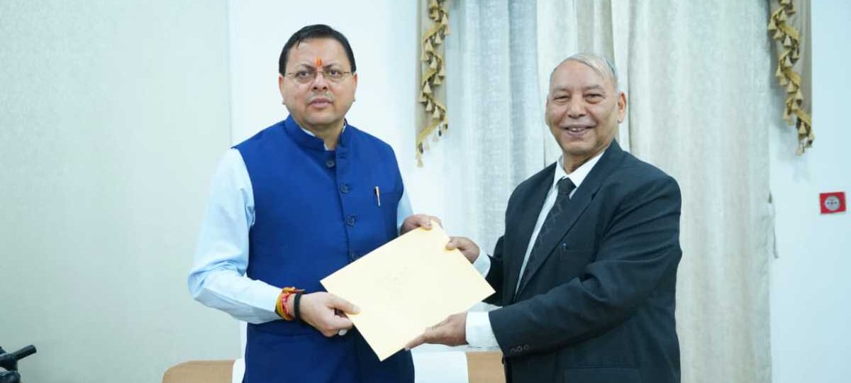 एकल सदस्यीय जांच आयोग ने मुख्यमंत्री धामी से भेंट कर अंतरिम रिपोर्ट प्रस्तुत की