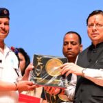 मुख्यमंत्री पुष्कर सिंह धामी में आपदा में सहयोग वाले कर्मियों को सम्मानित किया