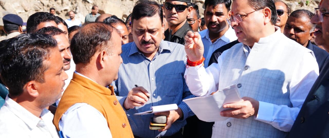 मुख्यमंत्री पुष्कर सिंह धामी ने आपदा प्रभावितों के बीच मनाई दीपावली