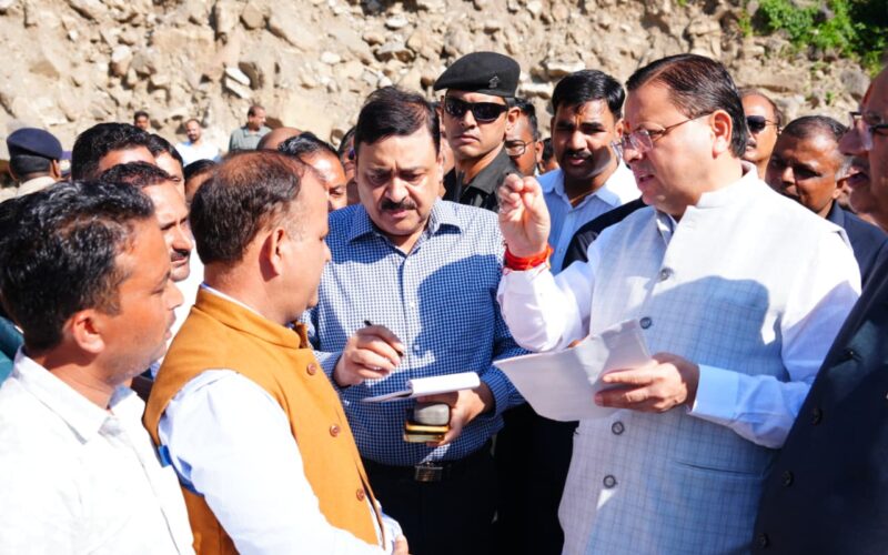 मुख्यमंत्री पुष्कर सिंह धामी ने आपदा प्रभावितों के बीच मनाई दीपावली