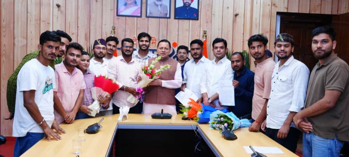 मुख्यमंत्री धामी से उत्तराखंड बेरोजगार संघ के प्रतिनिधियों ने की भेंट