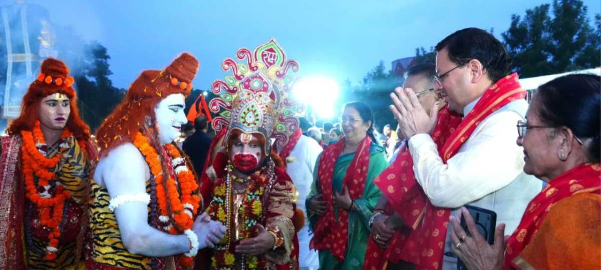 मुख्यमंत्री ने परेड ग्राउंड में रावण दहन कार्यक्रम में किया प्रतिभाग