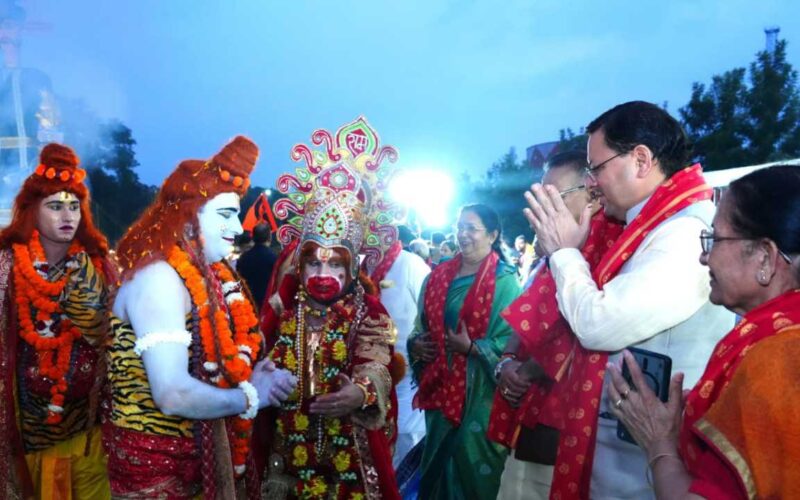 मुख्यमंत्री ने परेड ग्राउंड में रावण दहन कार्यक्रम में किया प्रतिभाग
