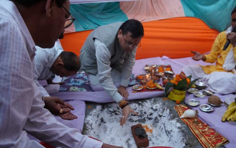 मुख्यमंत्री धामी ने अमोड़ी में ₹1.60 करोड़ की लागत से “वे साइड एमिनिटी” का किया शिलान्यास/भूमि पूजन