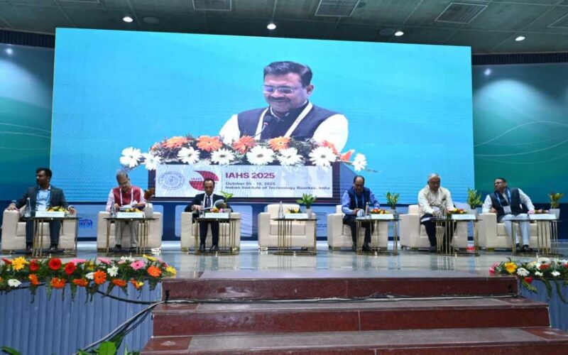 उत्तराखंड के मुख्य सचिव ने जलवायु लचीलापन व जल स्थिरता पर अंतर्राष्ट्रीय सम्मेलन का उद्घाटन किया