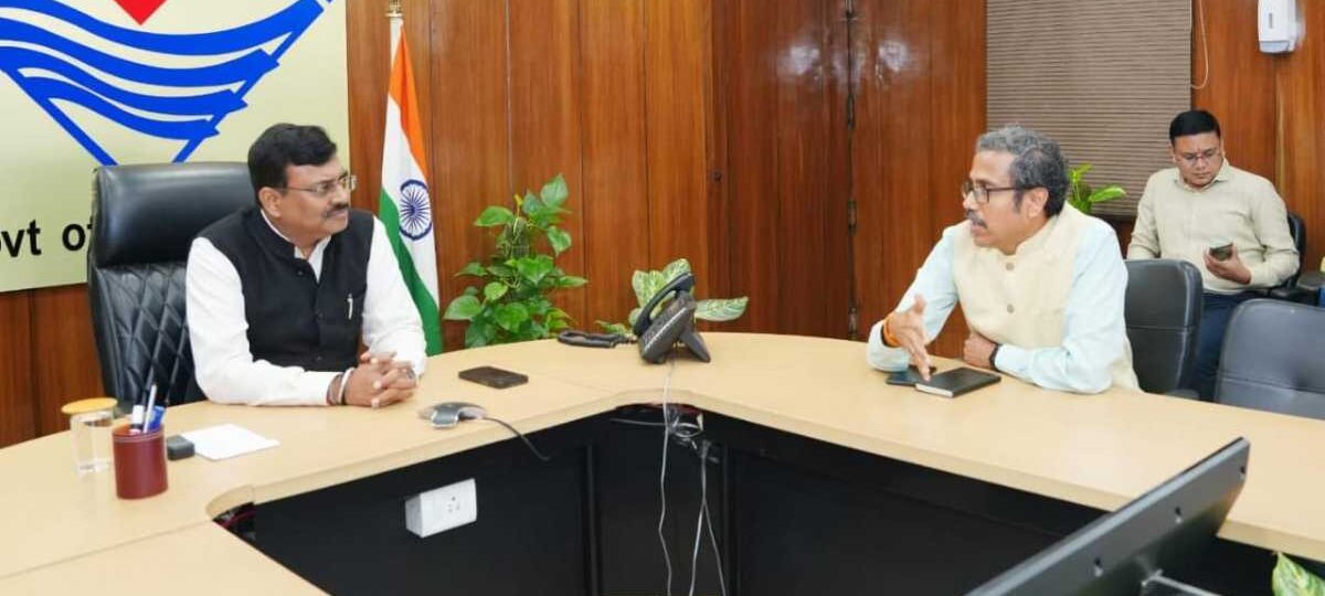 मुख्य सचिव आनन्द बर्द्धन ने बुधवार को सचिवालय में कौशल विकास एवं सेवायोजन विभाग की समीक्षा की