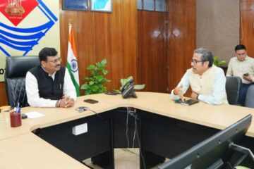 मुख्य सचिव आनन्द बर्द्धन ने बुधवार को सचिवालय में कौशल विकास एवं सेवायोजन विभाग की समीक्षा की