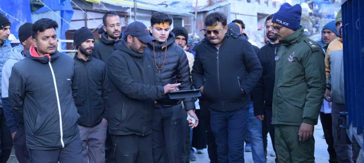 मुख्य सचिव  आनन्द बर्द्धन ने केदारनाथ यात्रा व्यवस्थाओं का लिया जायजा