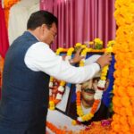 मुख्य सचिव ने राष्ट्रपिता महात्मा गांधी और पूर्व प्रधानमंत्री की जयंती पर भावपूर्ण स्मरण किया