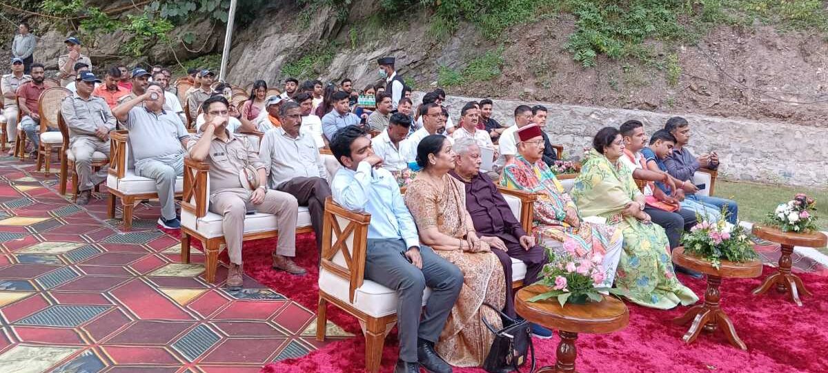 ऋषिकेश के गुलर में भारत का पहला ब्रिज-होटल खुला