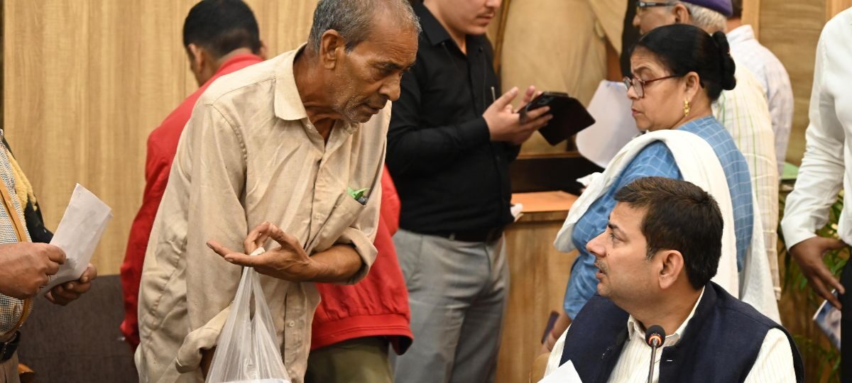 जनता दरबार में 134 फरियादें सुनीं, कई मामलों का मौके पर निस्तारण… 