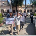 दलितों पर बढ़ते अत्याचार और मुख्य न्यायाधीश जस्टिस गवई के साथ हुई अपमानजनक घटना के विरोध में SFI का प्रदर्शन