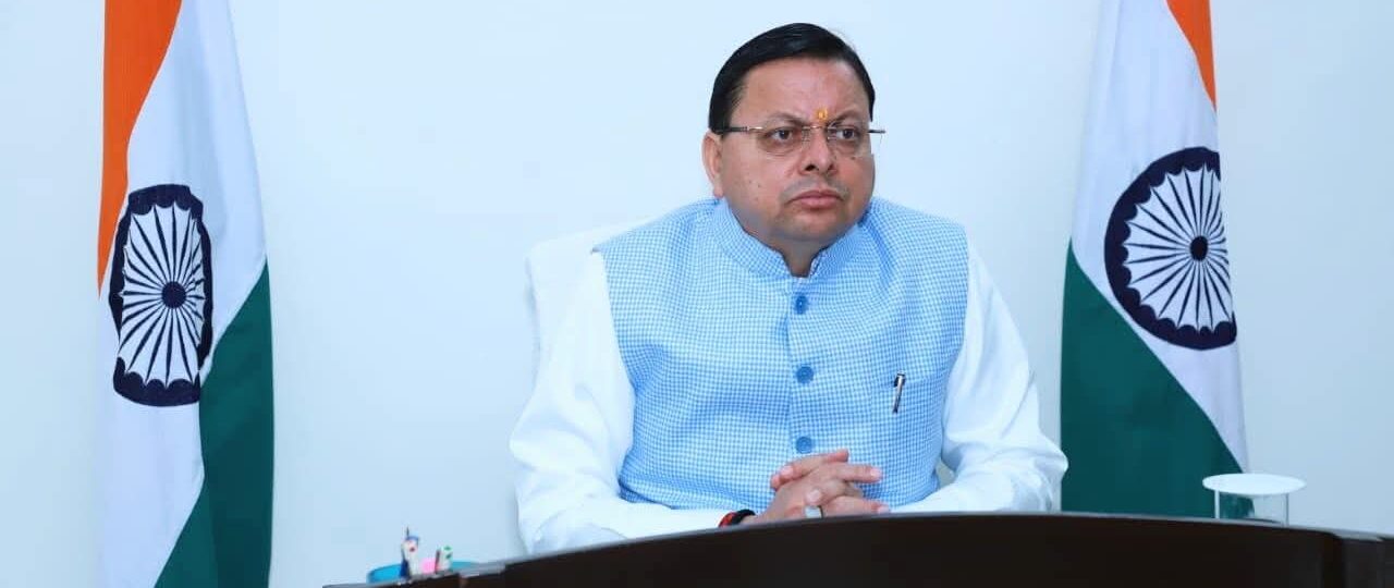 मुख्यमंत्री धामी ने राज्य के जिलाधिकारियों और वरिष्ठ अधिकारियों के साथ वर्चुअल माध्यम से समीक्षा बैठक की