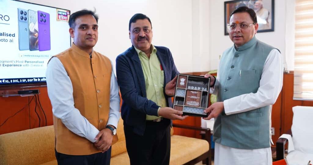 मुख्यमंत्री को सौंपा प्रदेश को राष्ट्रीय स्तर पर मिले व्यापार सुधार कार्य योजना के तहत टॉप अचीवर्स पुरस्कार