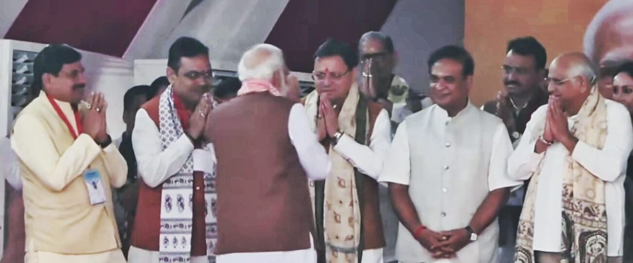 मुख्यमंत्री पुष्कर सिंह धामी पटना (बिहार) में नवनिर्वाचित सरकार के शपथ ग्रहण समारोह में हुए सम्मिलित