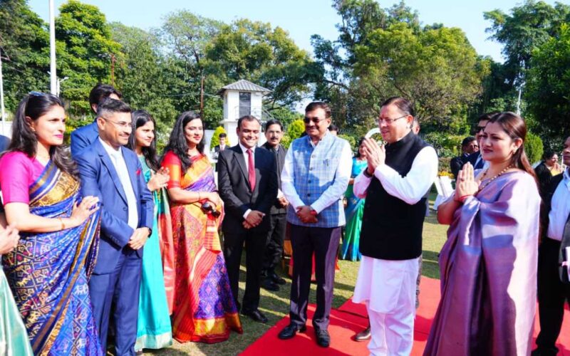 सीएम पुष्कर सिंह धामी की अध्यक्षता में मुख्यमंत्री आवास पर IAS अधिकारियों की अनौपचारिक बैठक आयोजित