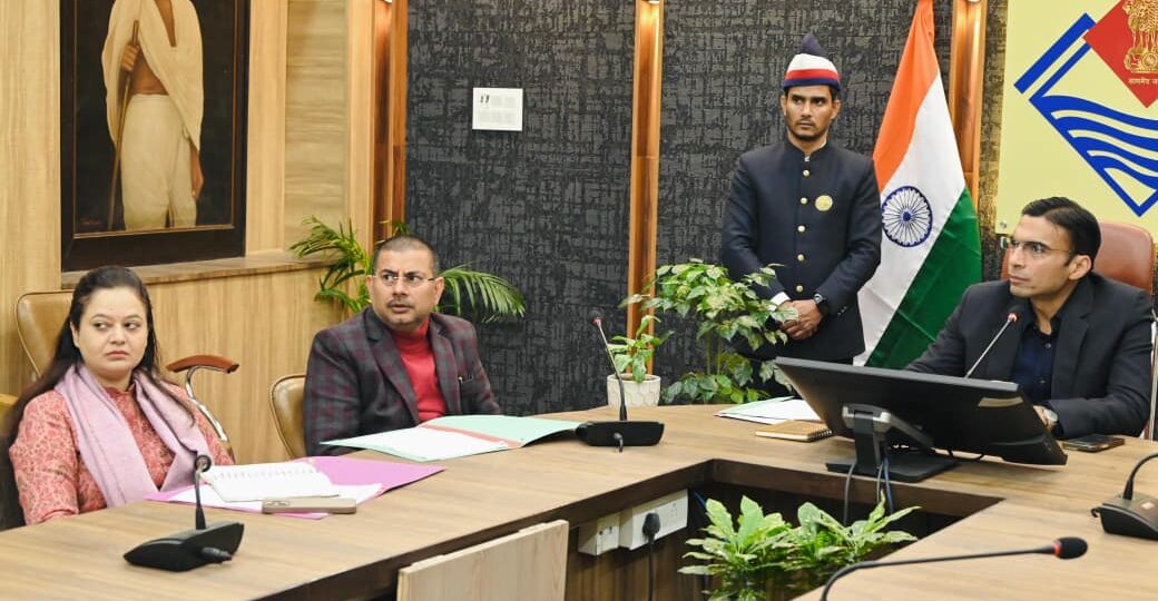 एयरपोर्ट विस्तारीकरण में किसी प्रकार की बाधा अनुमन्य नहीं-डीएम