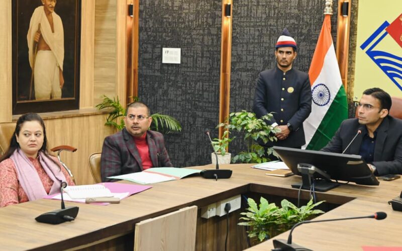 एयरपोर्ट विस्तारीकरण में किसी प्रकार की बाधा अनुमन्य नहीं-डीएम