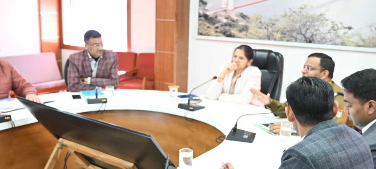 सड़क सुरक्षा समिति की बैठक जिलाधिकारी की अध्यक्षता में सम्पन्न हुई