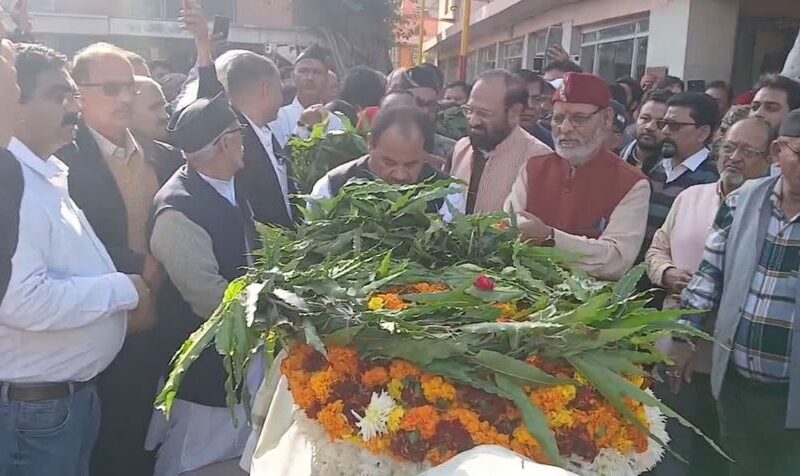 पंचतत्व में विलिन हुए दिवाकर भट्ट, बेटे ने दी मुखाग्नि, अंतिम यात्रा में उमड़ा जनसैलाब