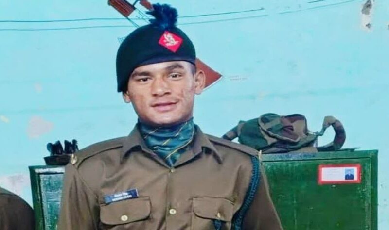 जम्मू कश्मीर में गोली लगने से चंपावत के जवान दीपक सिंह का निधन, परिजनों में मचा कोहराम