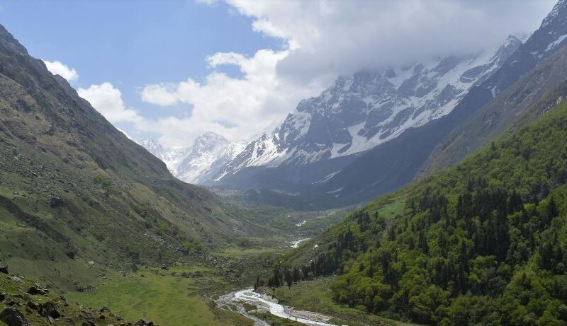 उत्तराखंड के पर्वतीय क्षेत्रों में शीतलहर ने बढ़ाई ठंड, अगले पांच दिन ऐसे रहेगा मौसम