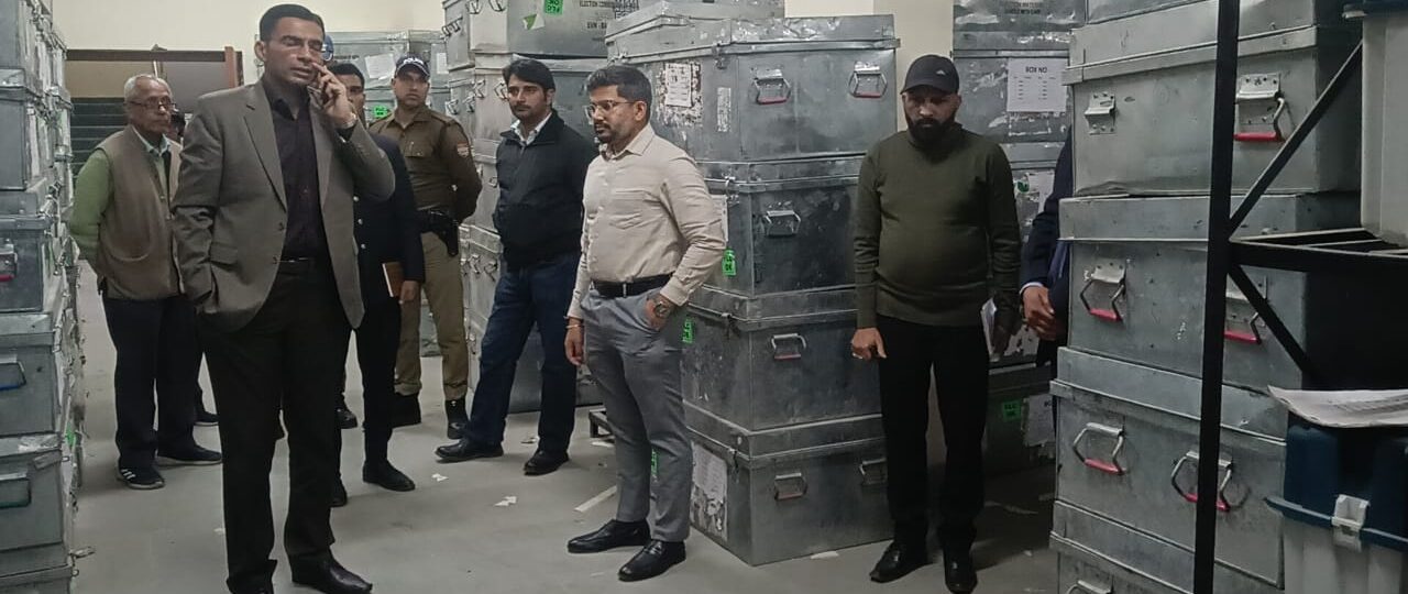 डीएम ने किया EVM–VVPAT वेयरहाउस का निर्धारित प्रोटोकॉल के अनुरूप त्रैमासिक निरीक्षण