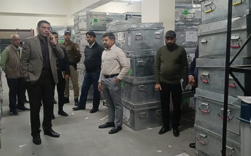 डीएम ने किया EVM–VVPAT वेयरहाउस का निर्धारित प्रोटोकॉल के अनुरूप त्रैमासिक निरीक्षण